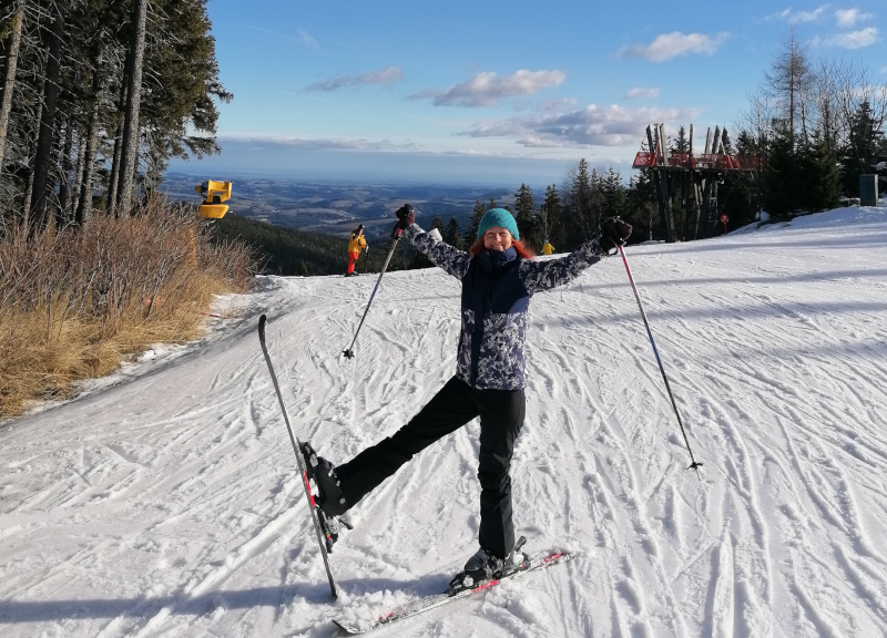 Karin Hartmann auf der Skipiste