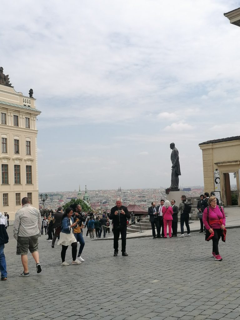 Freier Platz mit Aussicht auf Prag