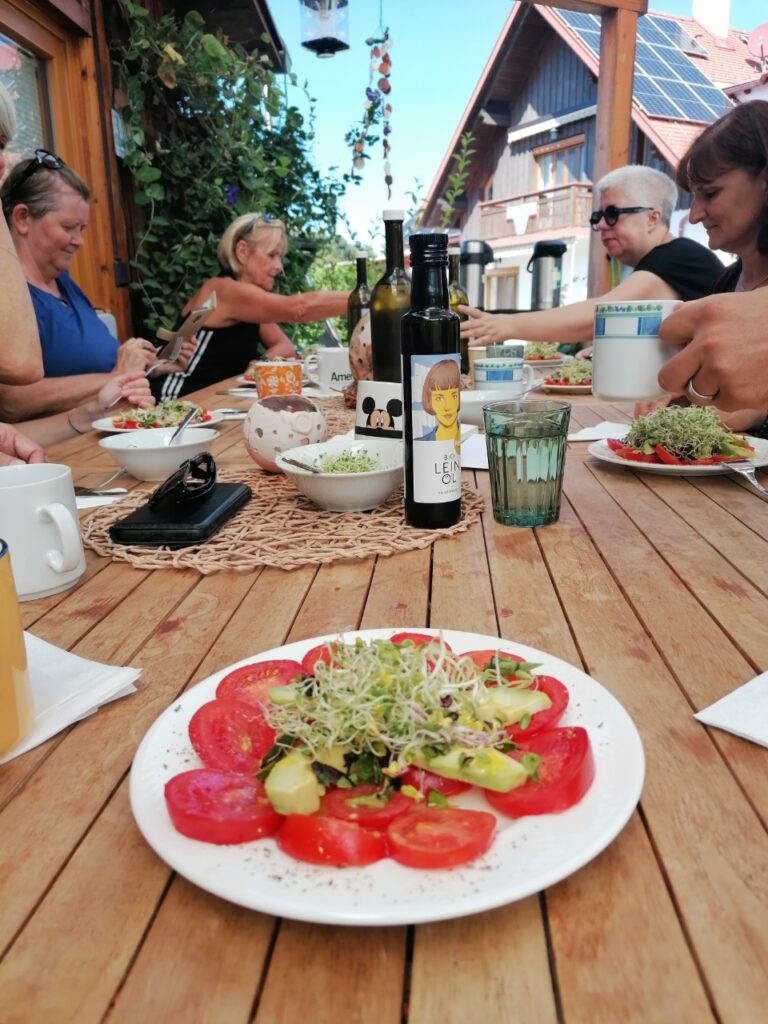 Paradeissalat mit Avocado