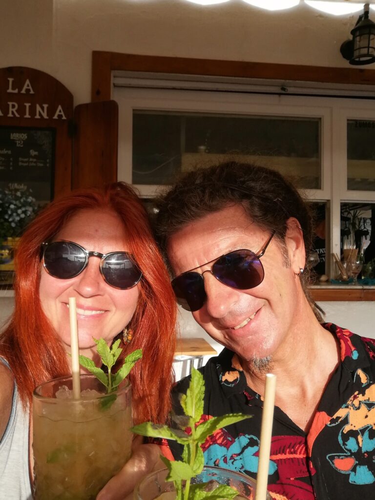 Karin und Seppi - Selfie mit Cocktails