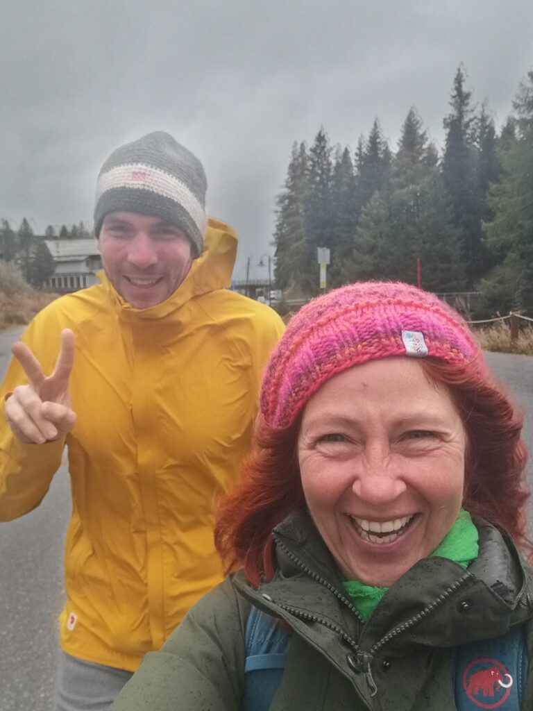 Karin und Andi - Selfie beim stürmischen Spaziergang