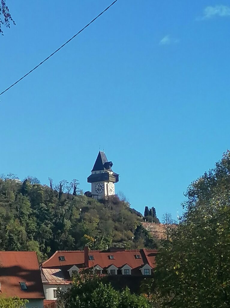 Grazer Uhrturm von der Ferne