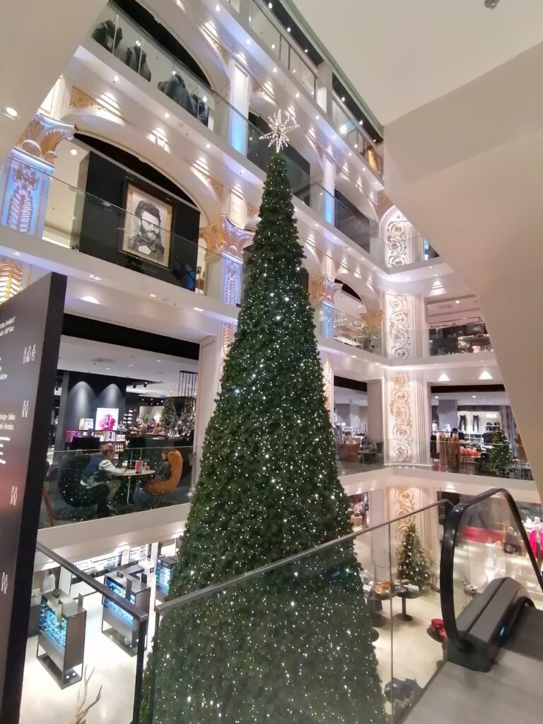 Christbaum in Einkaufszentrum