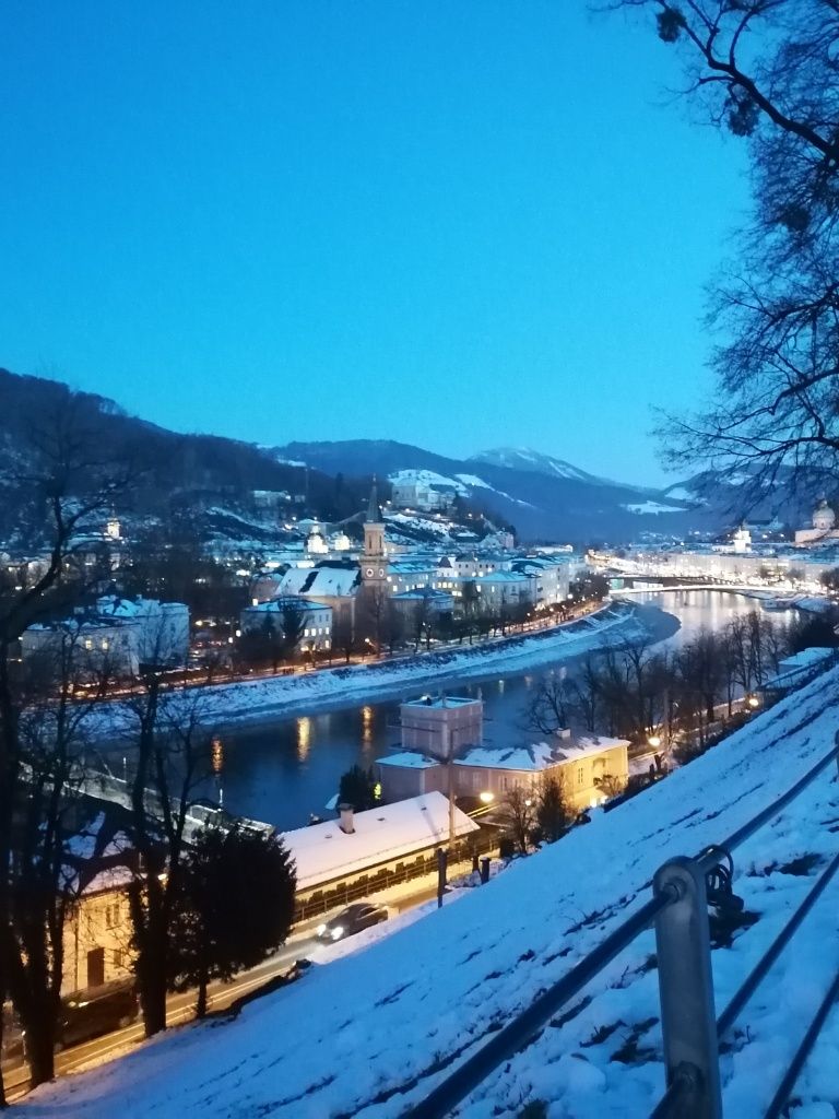 Der Blick auf Salzburg am Abend