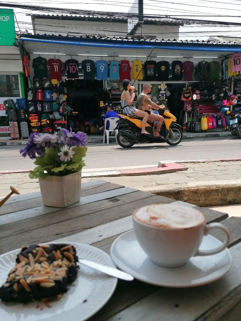 Kaffee und Brownie