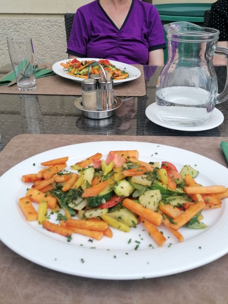 Teller mit Gemüseragout