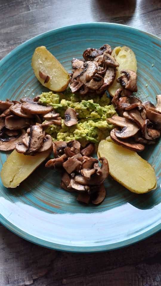 Kartoffeln, Pilze, Avocado