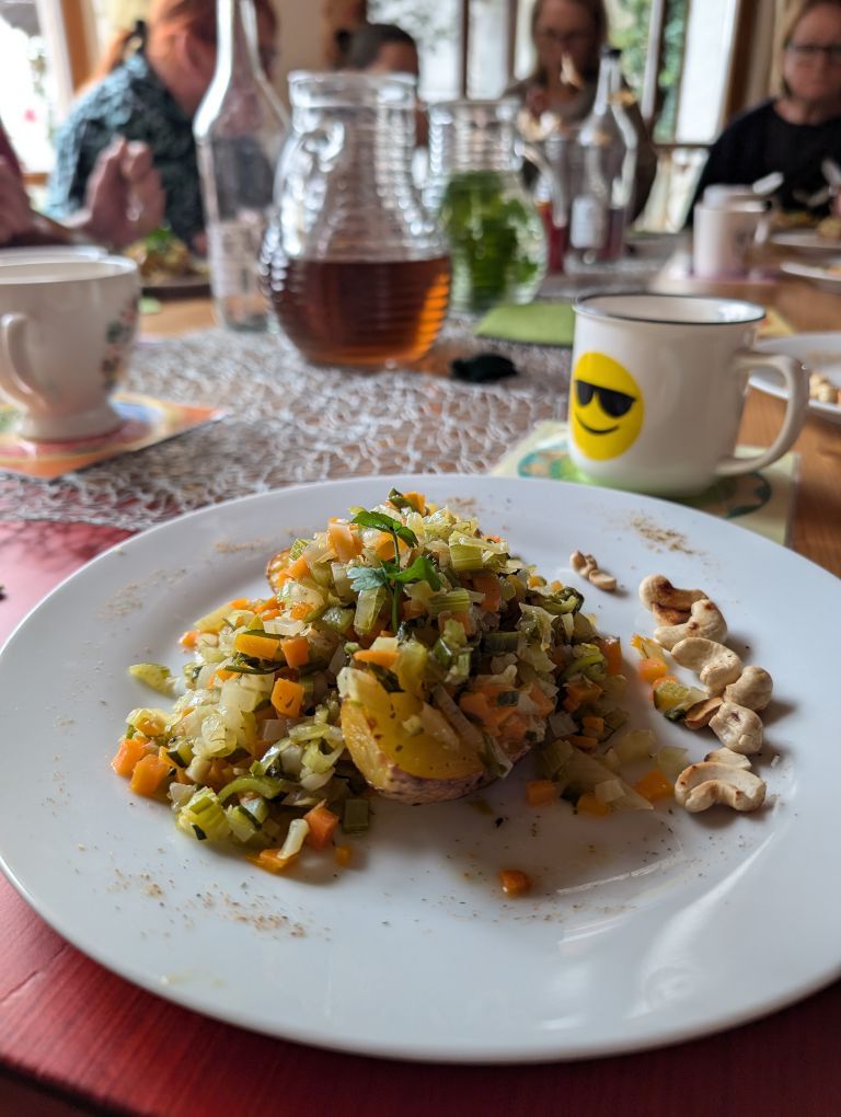 Teller mit Gemüsegericht