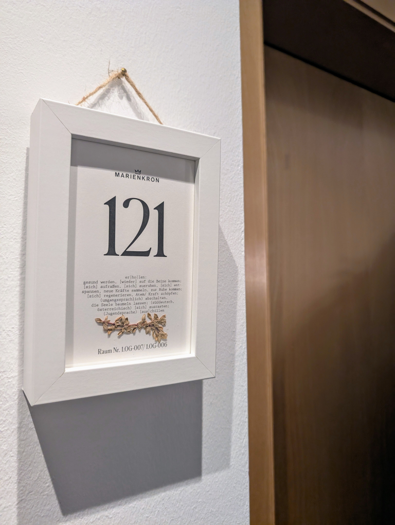 Türschild "121"