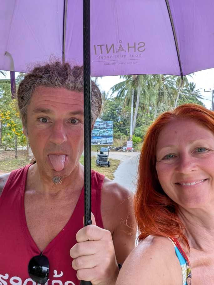 Seppi und Karin unterm Regenschirm