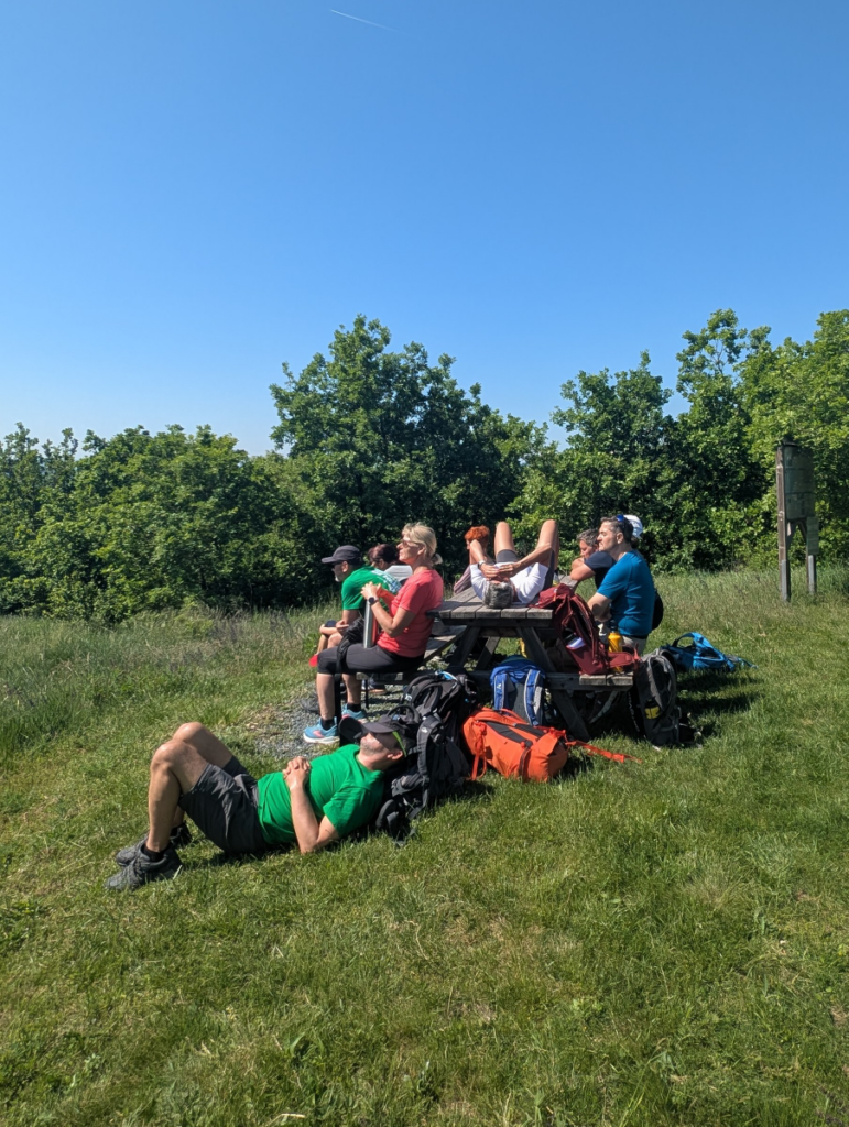 Fastengruppe am Rastplatz
