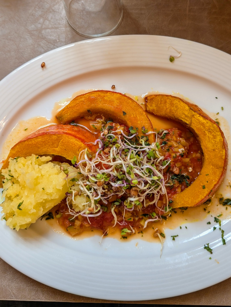 Teller mit Mittagessen