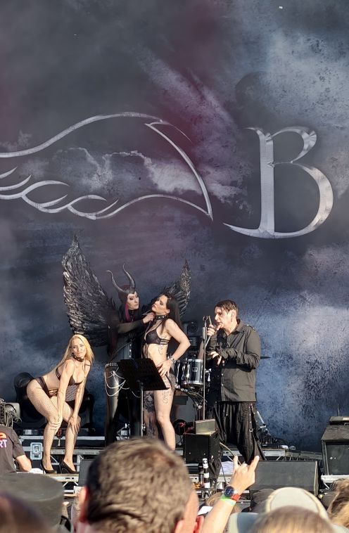 Band auf der BĂŒhne
