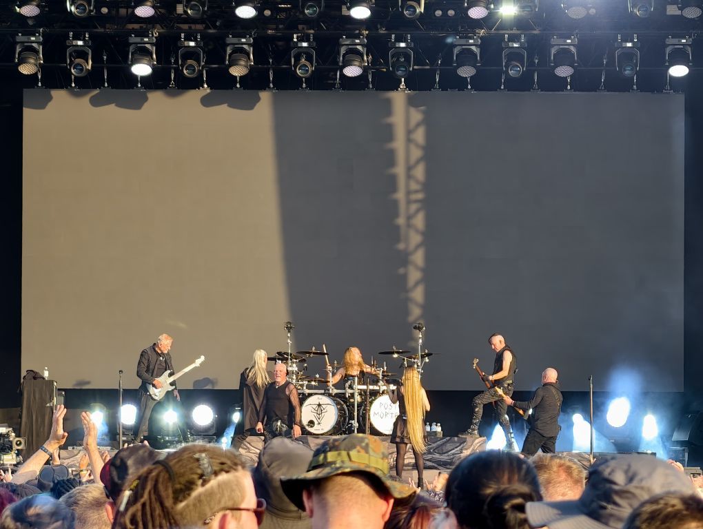 Band auf der BĂŒhne