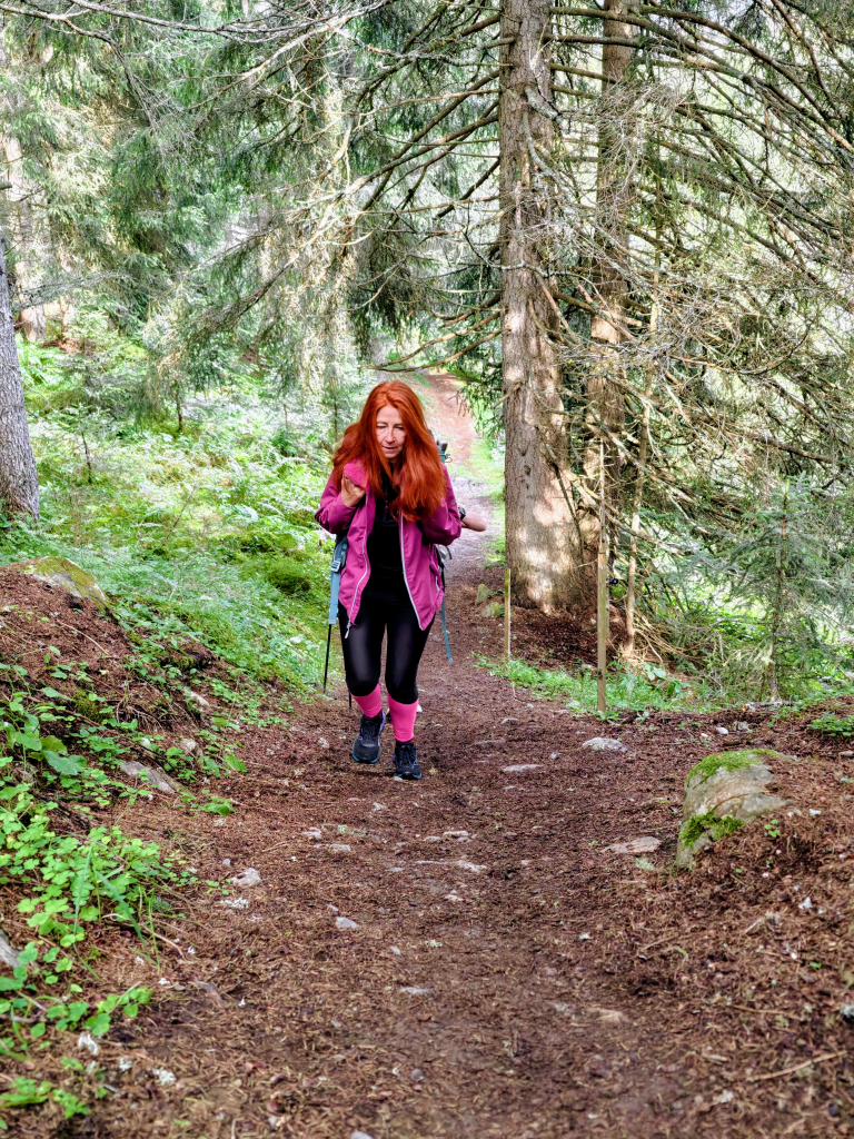 Karin ziemlich erschöpft kurz vor dem Ziel