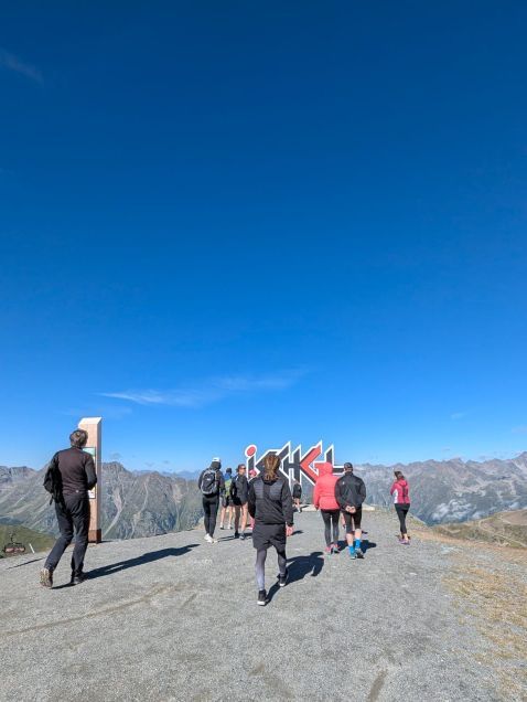 Die Laufgruppe am höchsten Gipfel über Ischgl