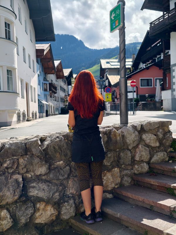 Karin mitten in Kitzbühel