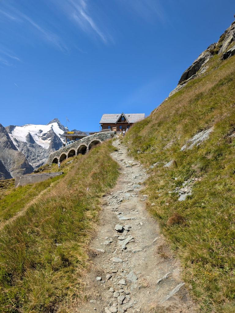 geschwungener Bergpfad