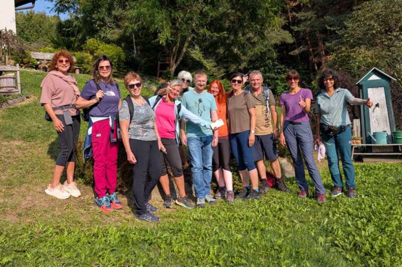Gruppenbild - Karin mit ihrer 10-köpfigen Fastengruppe