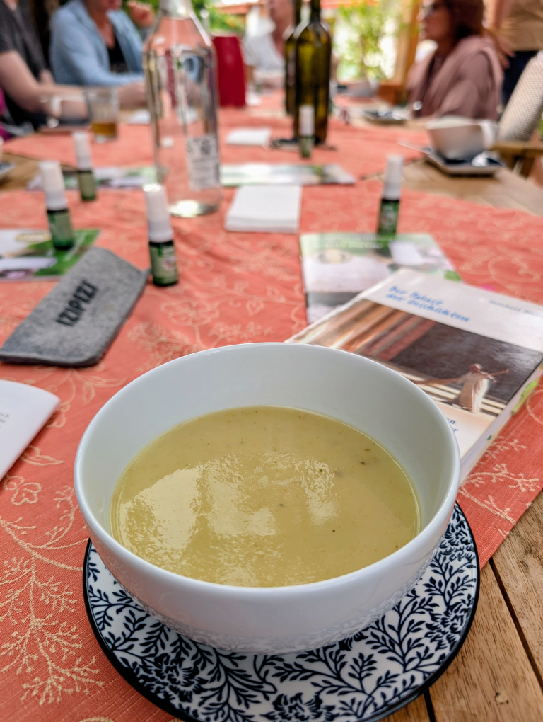 Suppentasse mit Suppe