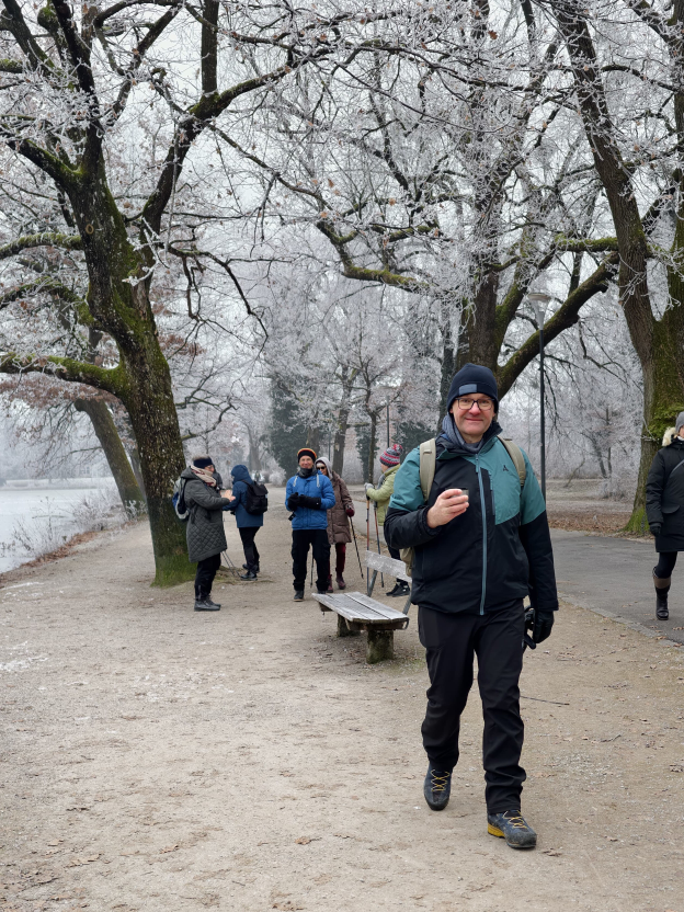 Fastengruppe in der Allee entlang des Leopoldskroner Weiher