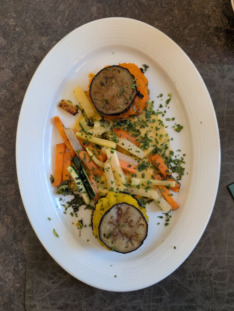 Gemüsegericht auf Teller