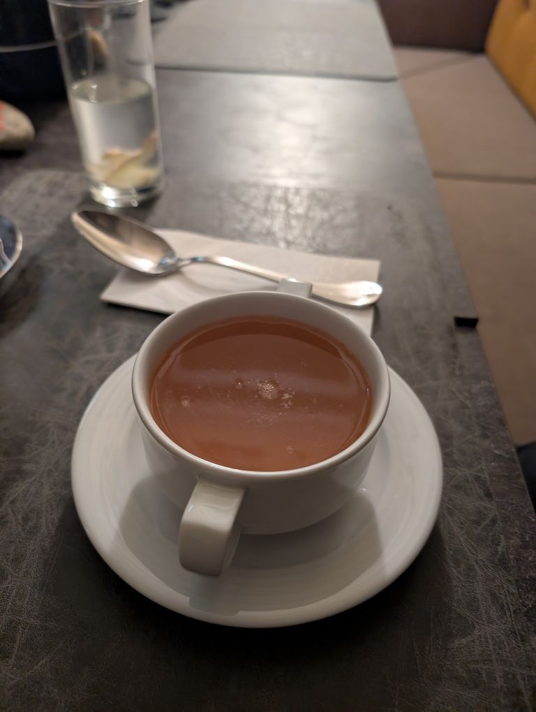 Suppenschale mit leerer Suppe