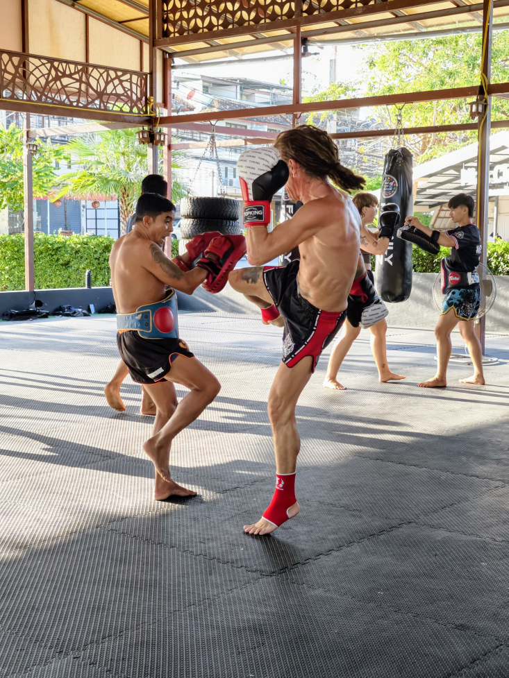 Seppi beim Kickbox-Training