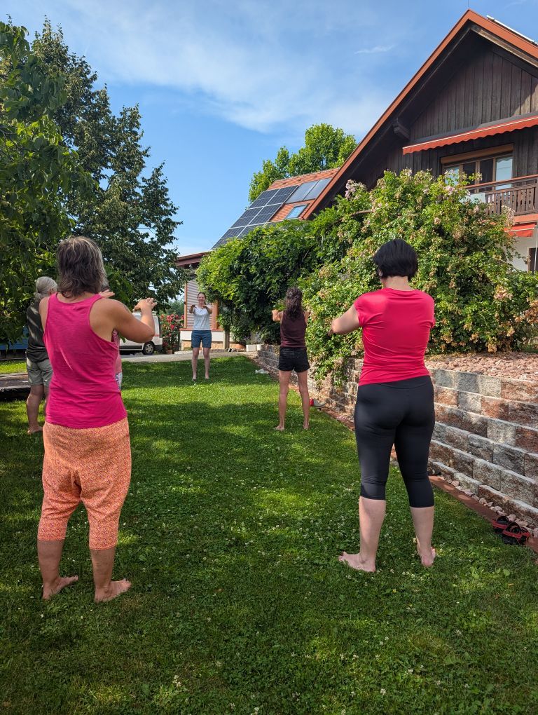 Menschen bei QiGong Übungen
