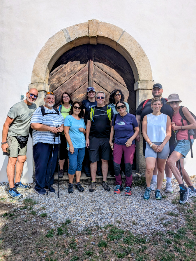 Gruppenbild vor dem Kapellentor