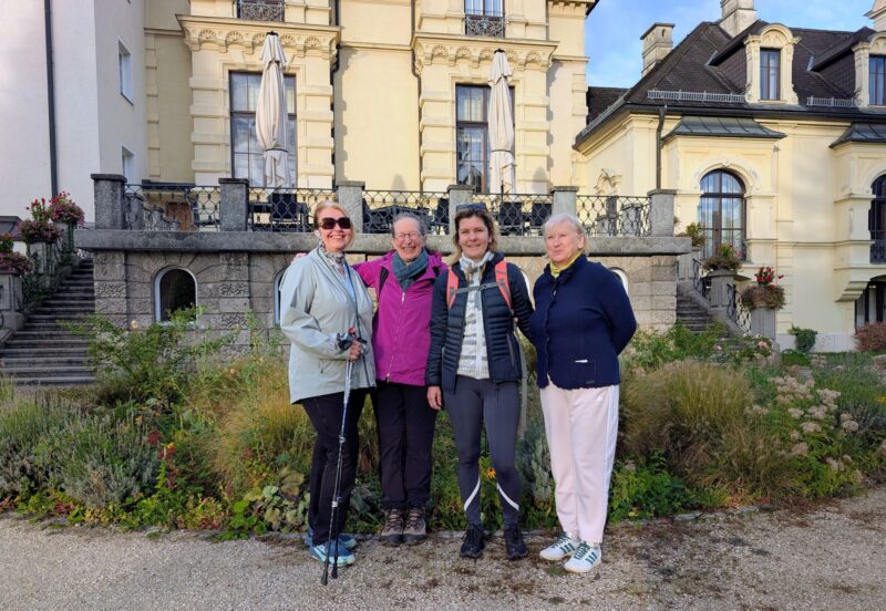 Fastengruppe vor dem Johannes Schlößl - 4 Frauen
