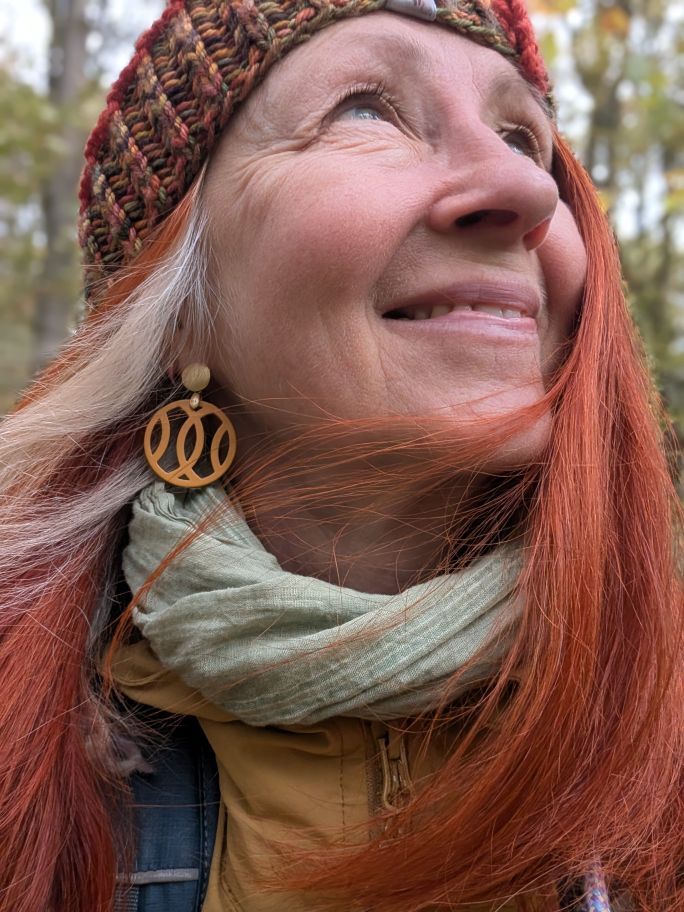 Karin Portrait mit Wind im Haar.